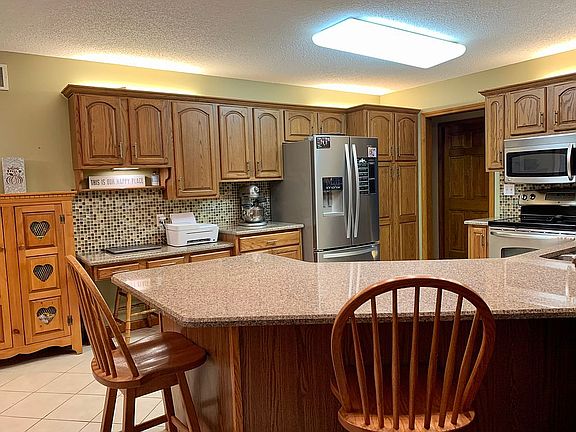 3rd image of 3127 Oakwood Dr