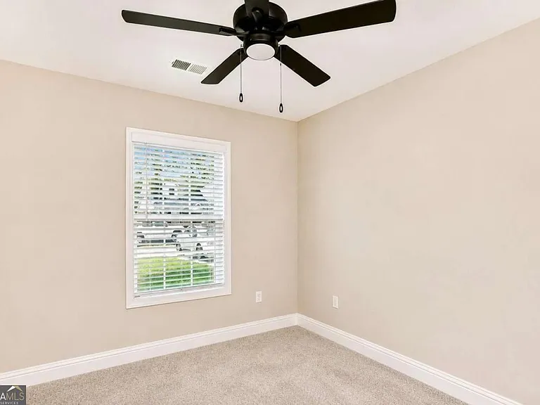 411 Madison Ave — Photo 11
