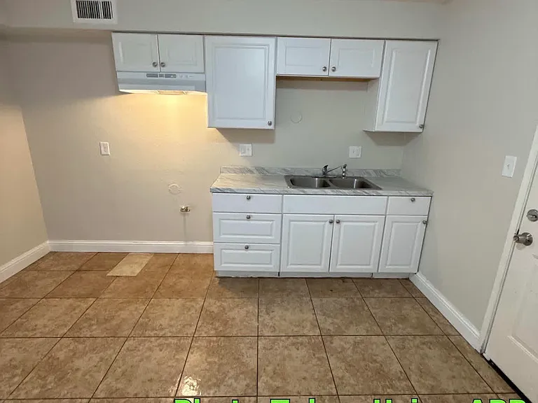 319 Monterey St #3 — Photo 7