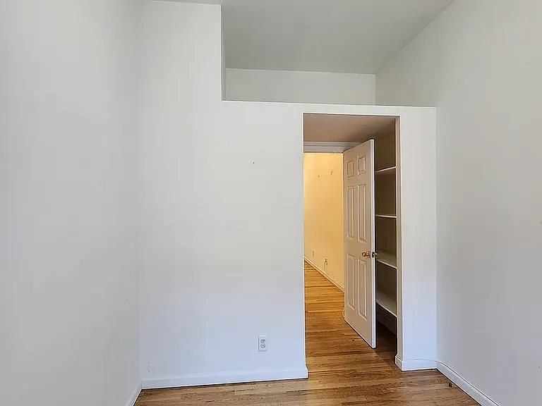 231 E 24th St #6D — Photo 14