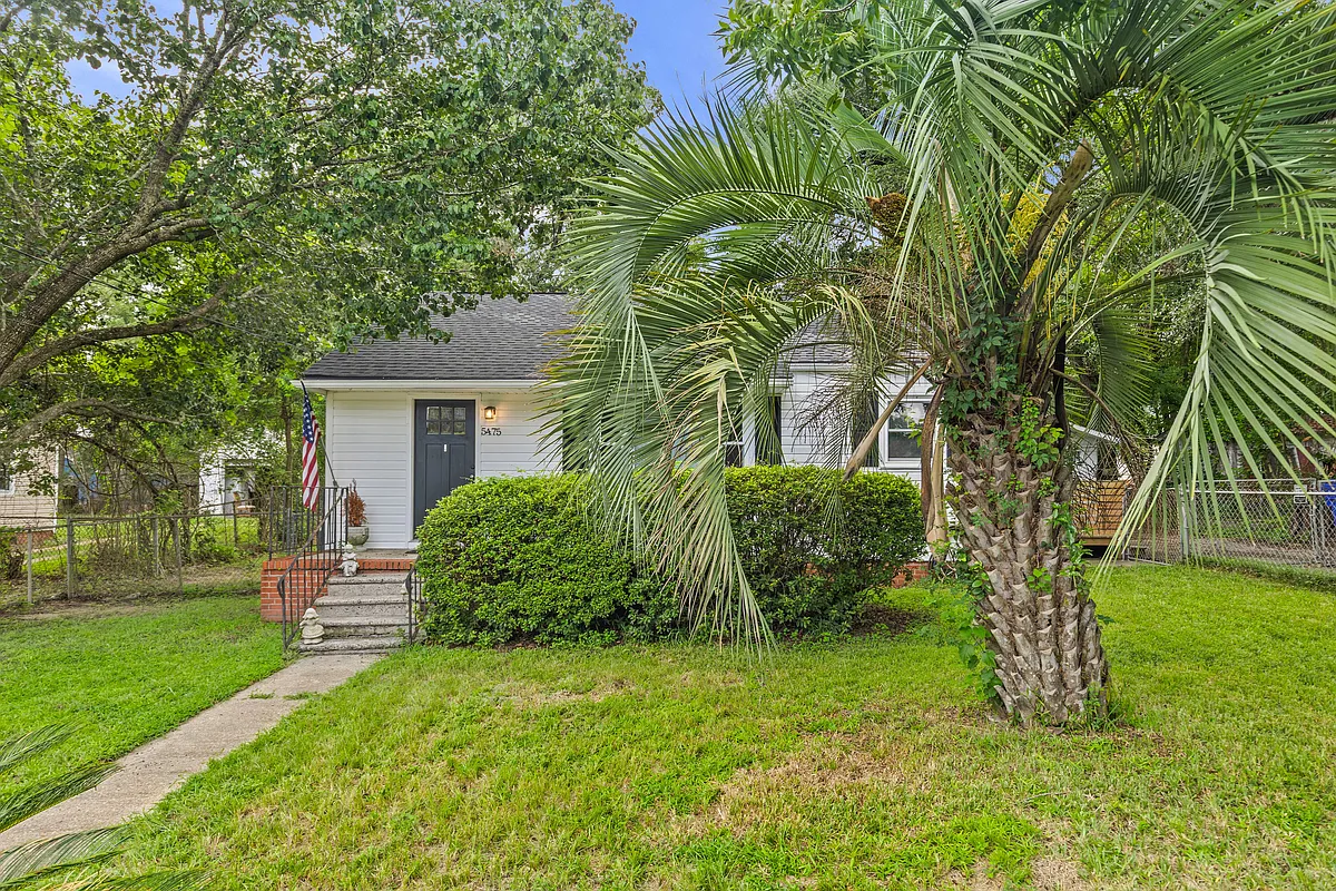 Building Photo - 5475 Lauradell Ave
