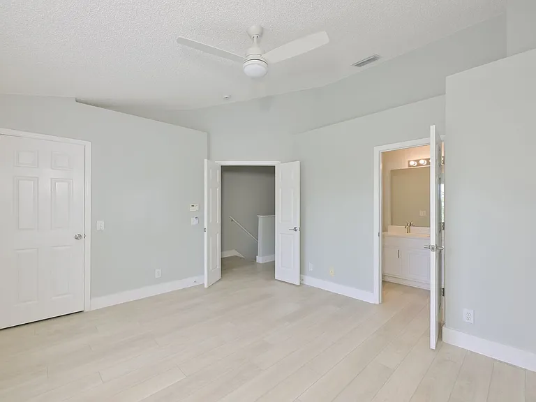 671 Vallance Way NE — Photo 19