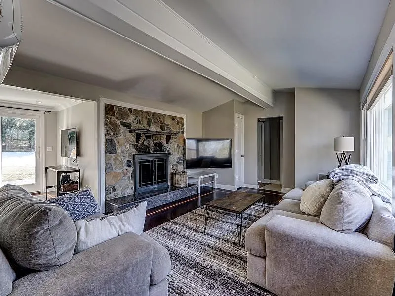 Blenheim Ln, Centerport — Photo 1