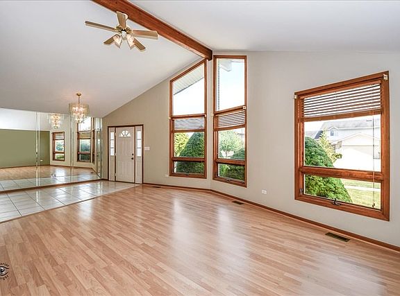 3rd image of 8418 Brookside Glen Dr