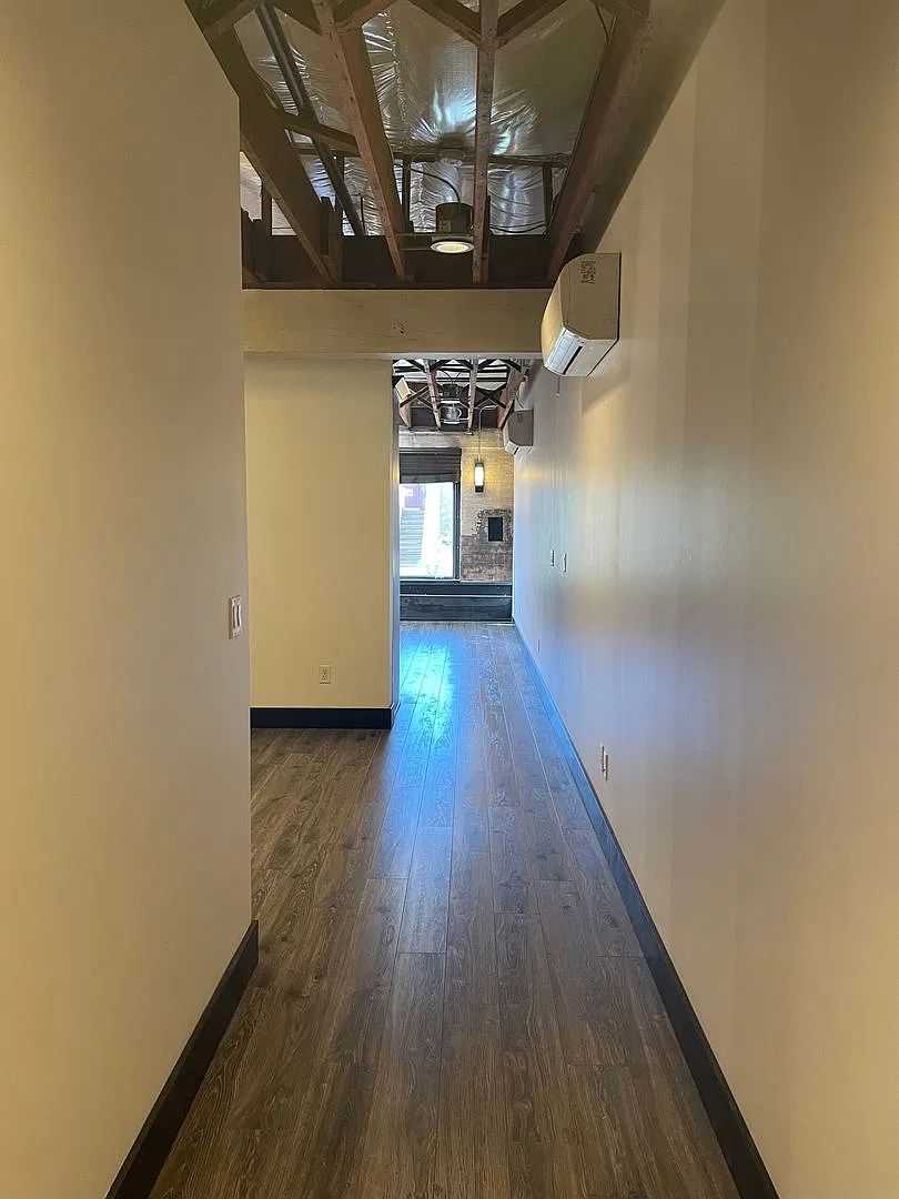 PGE/Yeater Building — Photo 4