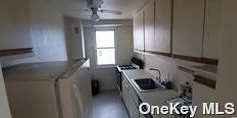 16420 Highland Ave APT 9D photo 1