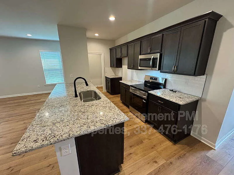 4 bed, 2.0 bath, 1568 sqft, $2,195 — Photo 4