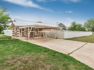 900 Oak Ave, Panhandle, TX 79068