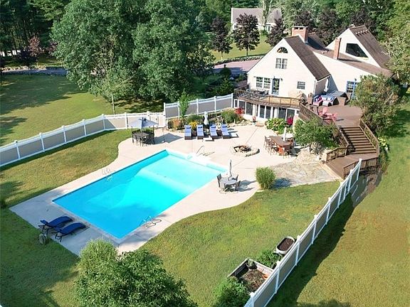 3rd image of 10 Wood River Ln