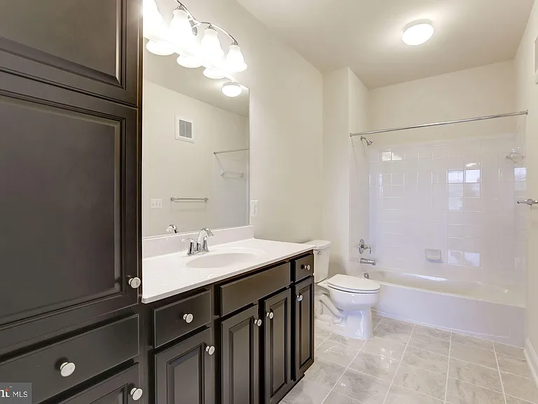 13740 Endeavour Dr #403 — Photo 18