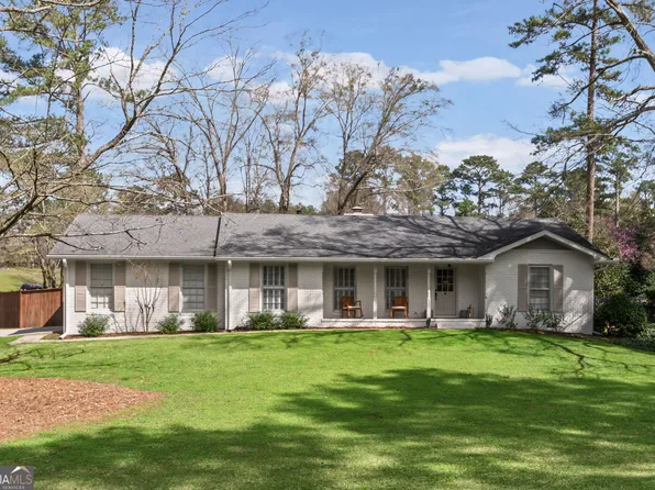 3 Lakeview Dr, Newnan, GA 30263