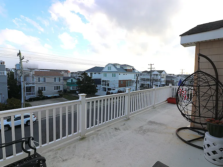 9505 Monmouth Ave #B — Photo 28