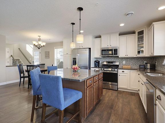 2nd image of 3260 Lakewood Trail