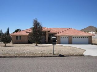 16372 Menahka Rd, Apple Valley, CA 92307