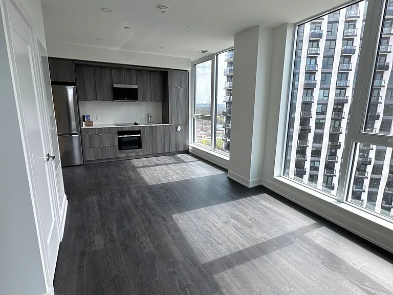 25 Cordova Ave #Penthouse 05 — Photo 2