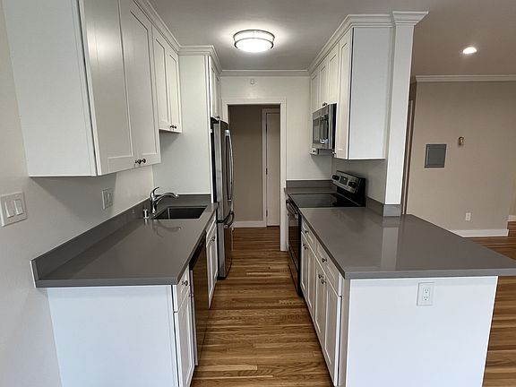 2nd image of 453 Lee St