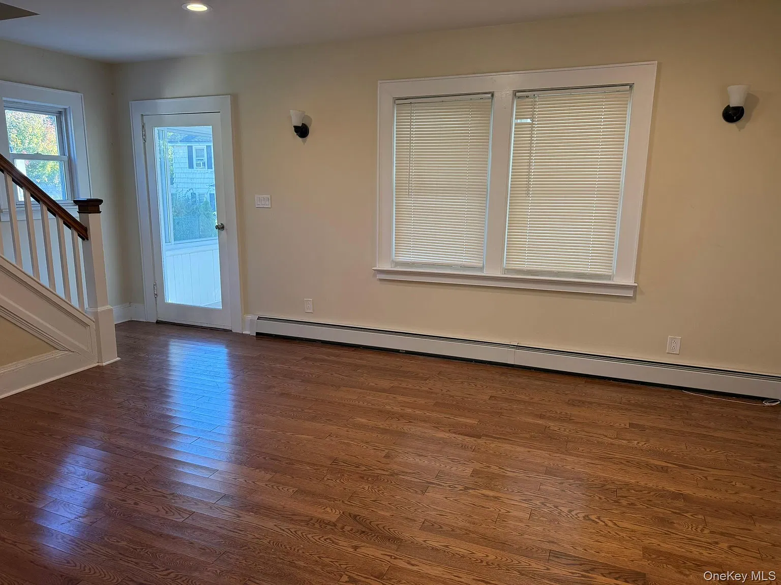 3 bed, 1.0 bath, 1053 sqft, $5,800 — Photo 3