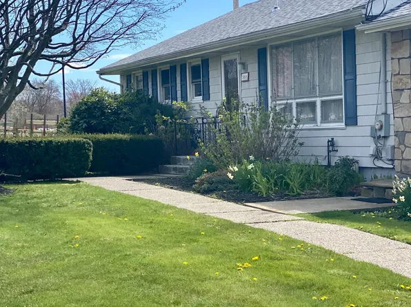 555 Metacom Ave, Bristol, RI 02809