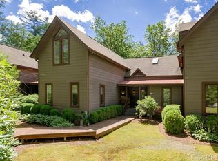 214 Needlepine Ln UNIT 1002, Sapphire, NC 28774