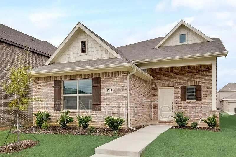 4 bed, 2.5 bath, 2508 sqft, $2,500 — Photo 4