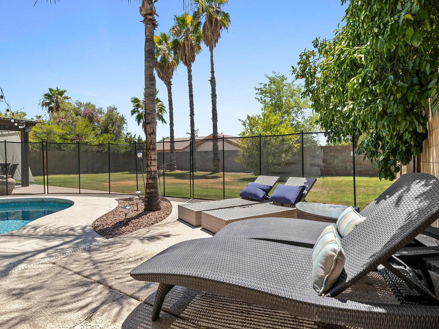 5302 E Kelton Ln — Photo 2