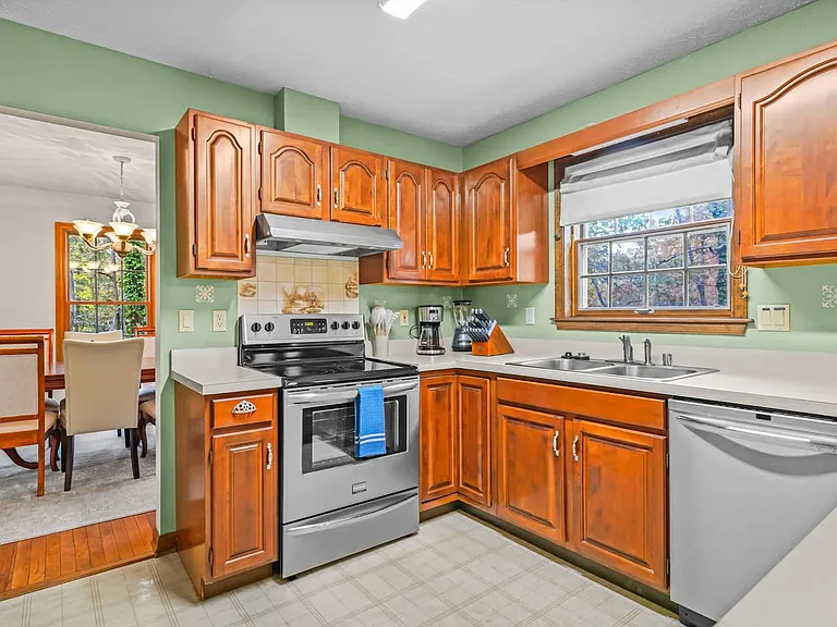 Kitchen, dining room