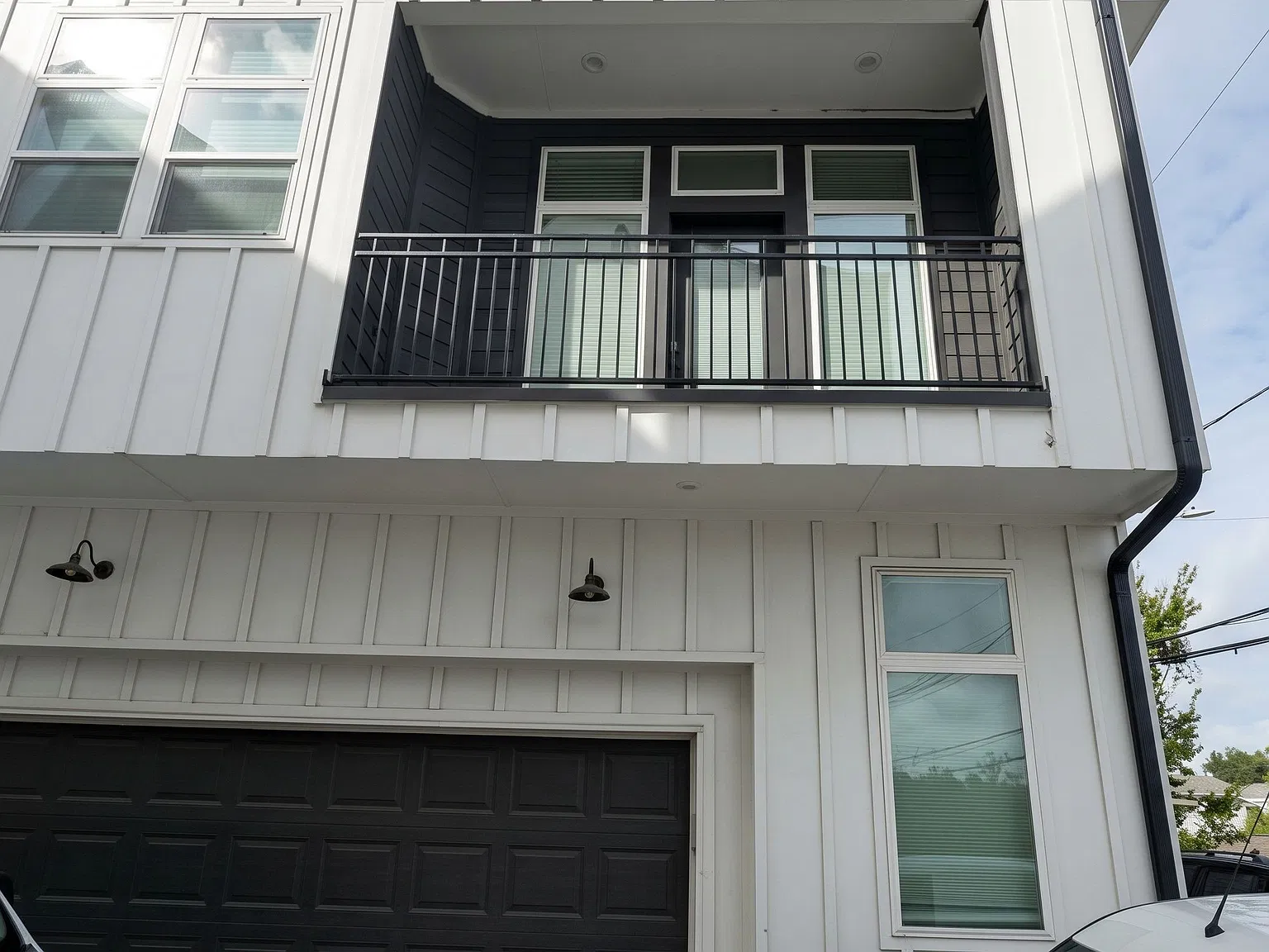3 bed, 2.5 bath, 1800 sqft, $2,295 — Photo 1