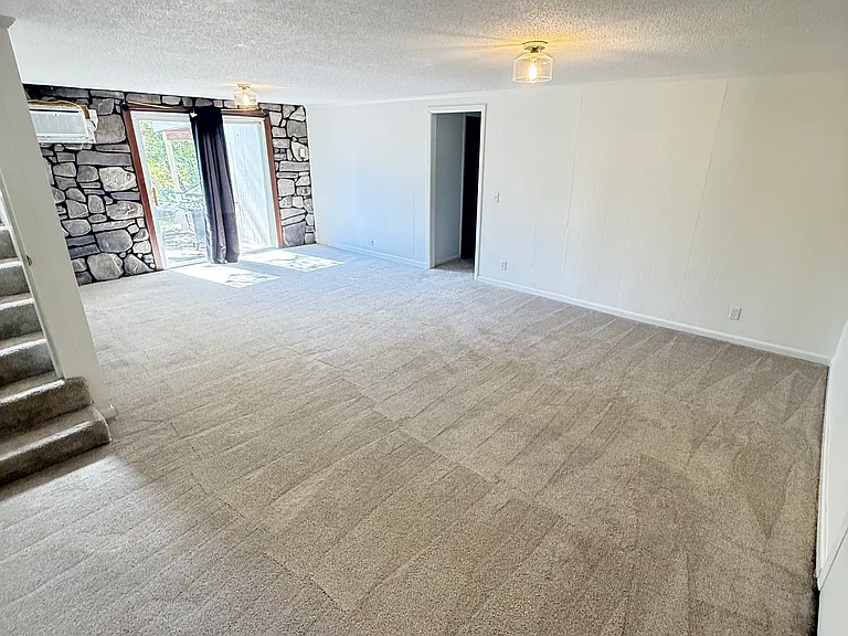 214 Rosehill Dr #B — Photo 16