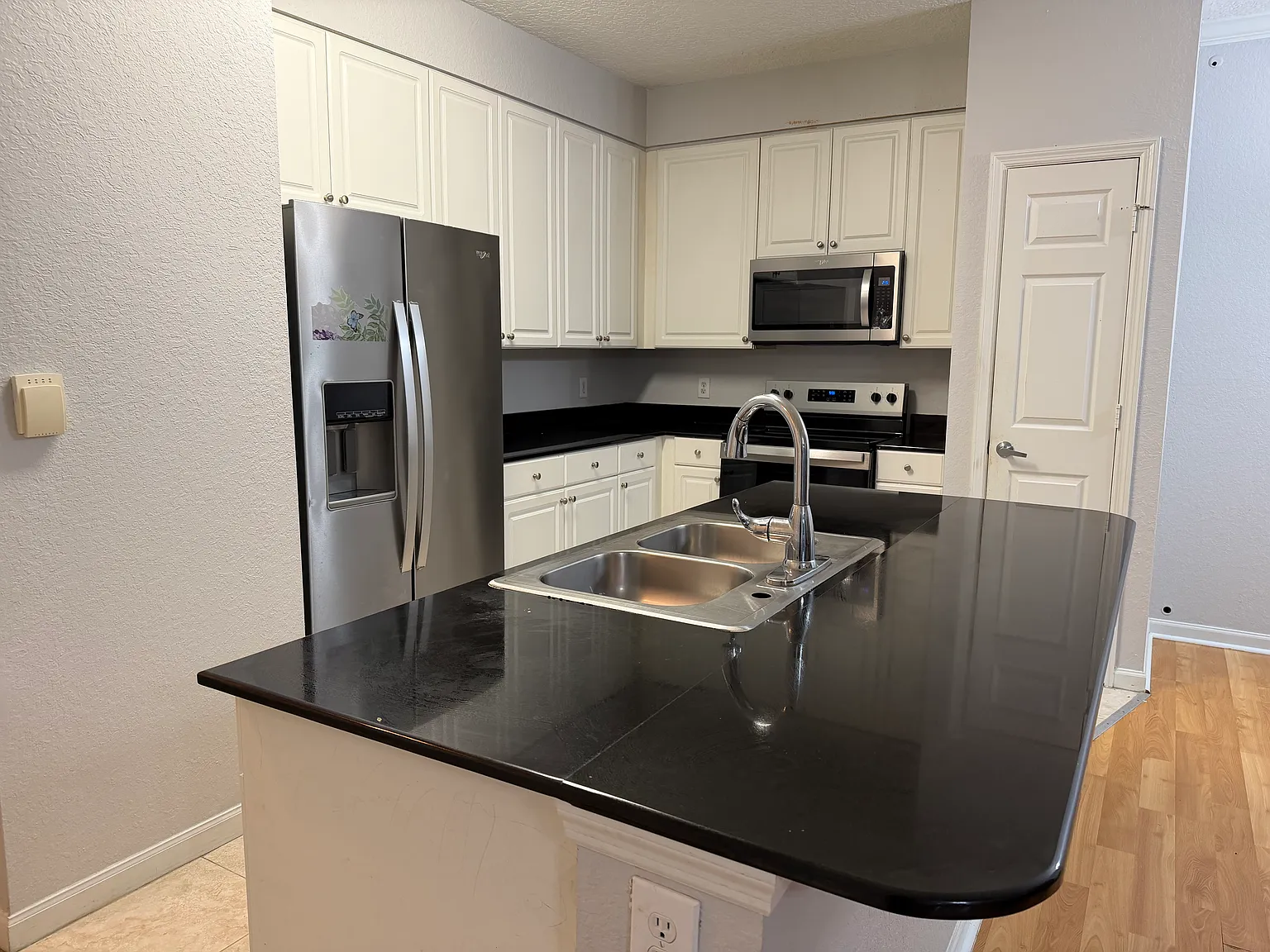 2 bed, 1149 sqft, $1,650 — Photo 2
