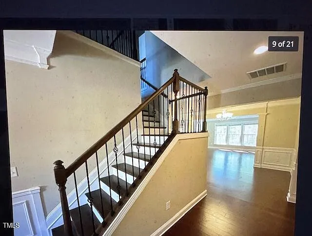 3 bed, 3.5 bath, 2518 sqft, $2,500 — Photo 2