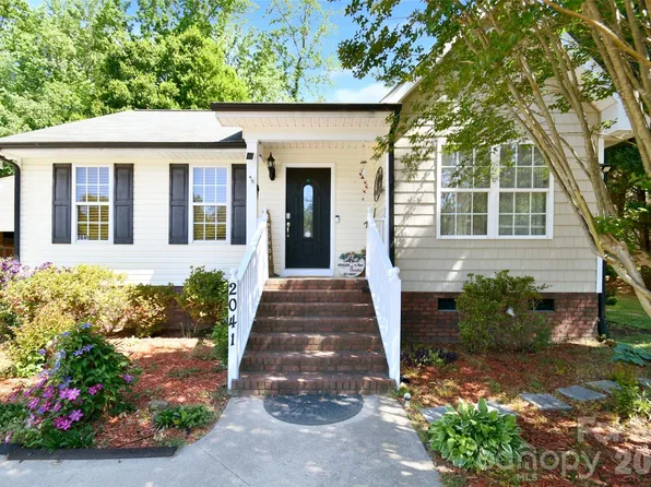 2041 Brantley Creek Dr, Kannapolis, NC 28083