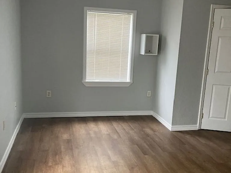 608 Sarrazin Ave — Photo 7