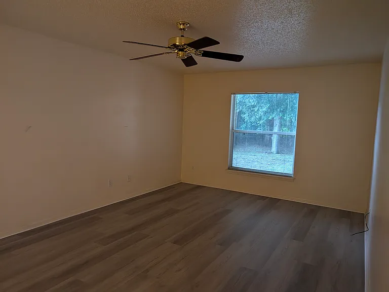 452 E Hillcrest St — Photo 11