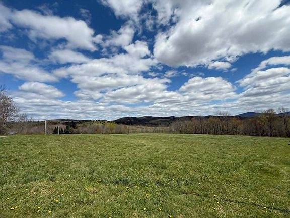 4th image of 372 Windsong Rd
