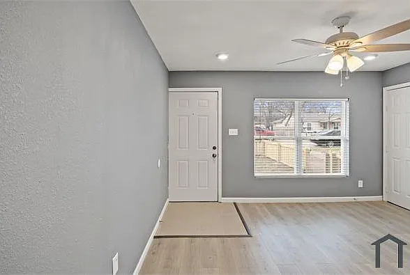 903 Hester St — Photo 16