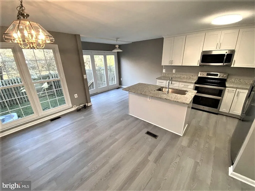 4 bed, 2300 sqft, $3,500 — Photo 2