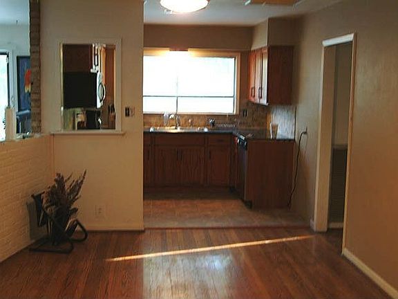 dining area to Kitchen