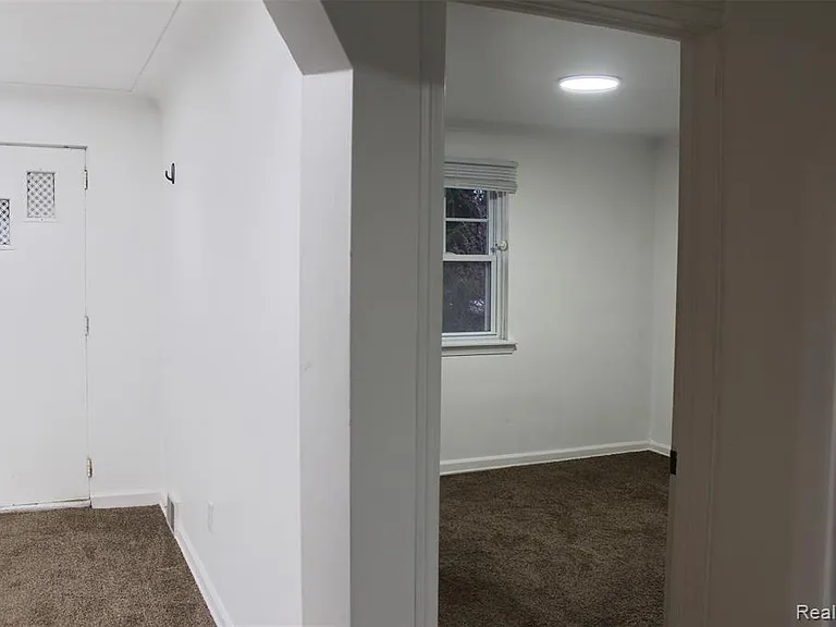 1253 Atkinson Ave — Photo 15