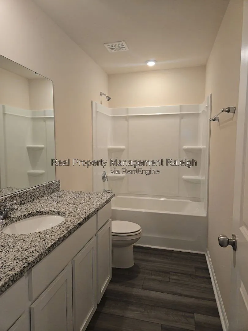 3 bed, 2.5 bath, 2083 sqft, $2,200 — Photo 4
