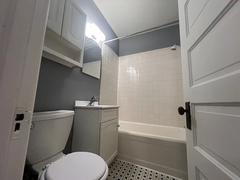 1830 N Oakland Ave — Photo 8