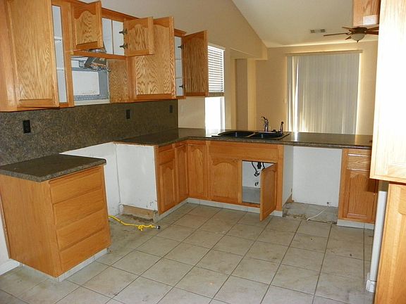 3rd image of 2729 Hillcrest St