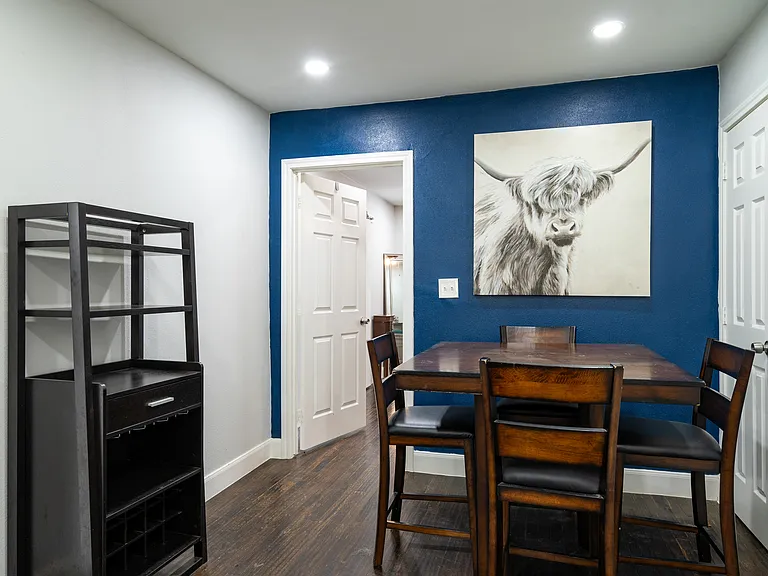 912 S Rosemont Ave — Photo 8