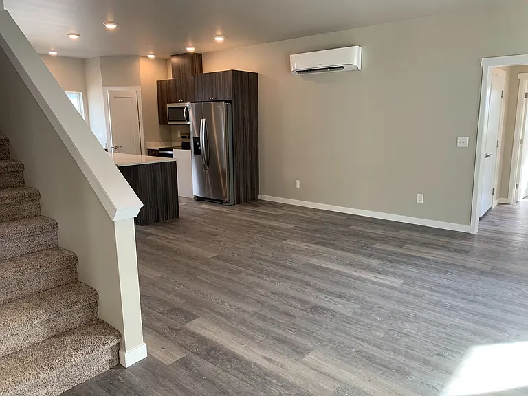 644 E St — Photo 5