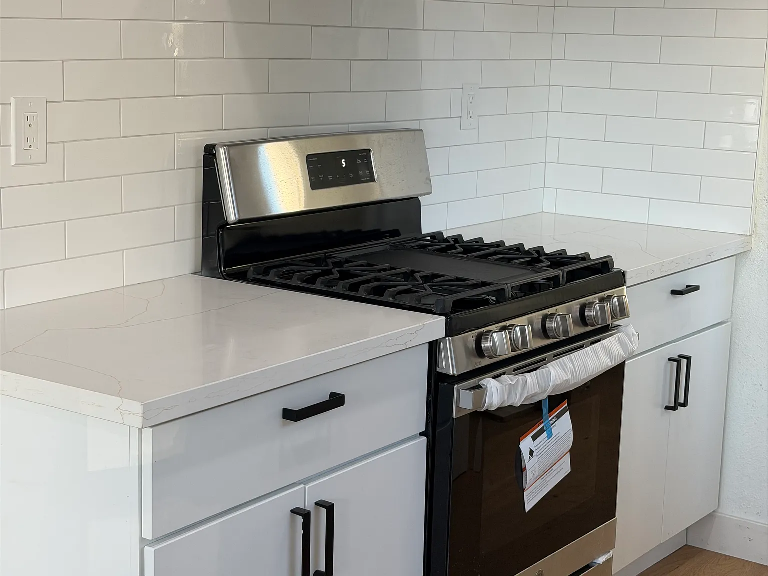 2 bed, 1000 sqft, $1,975 — Photo 4