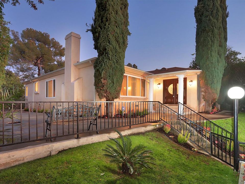 1st image of 700 Glen Ave