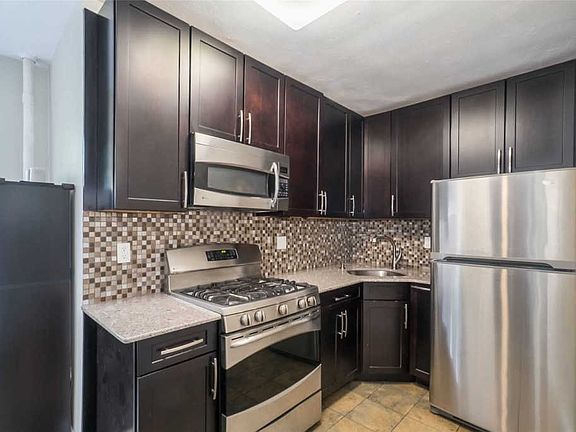 2nd image of 3031 Hobart St APT 3I