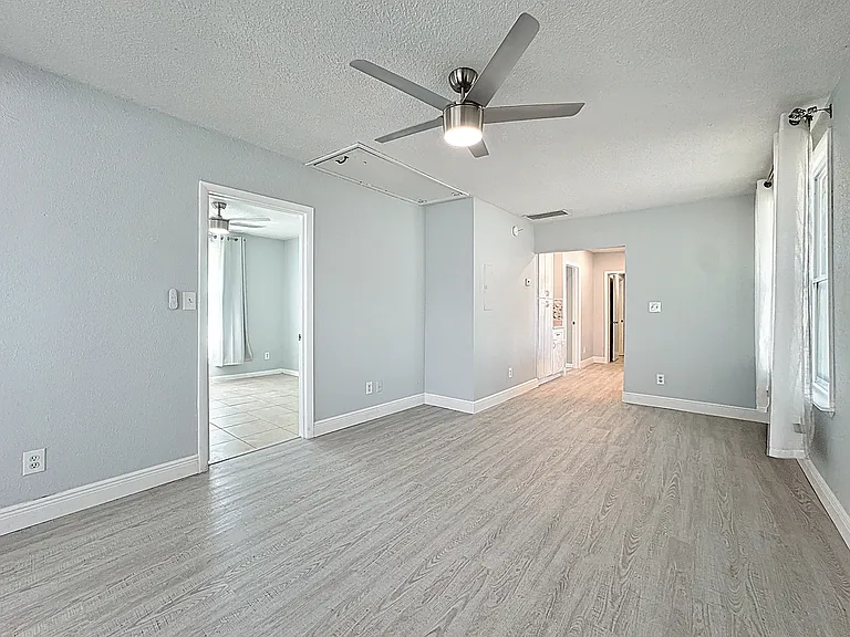 1600 Roosevelt Ave — Photo 26