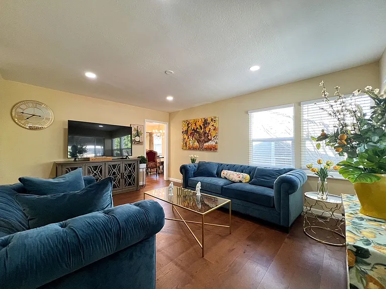 1635 Yajome St — Photo 3
