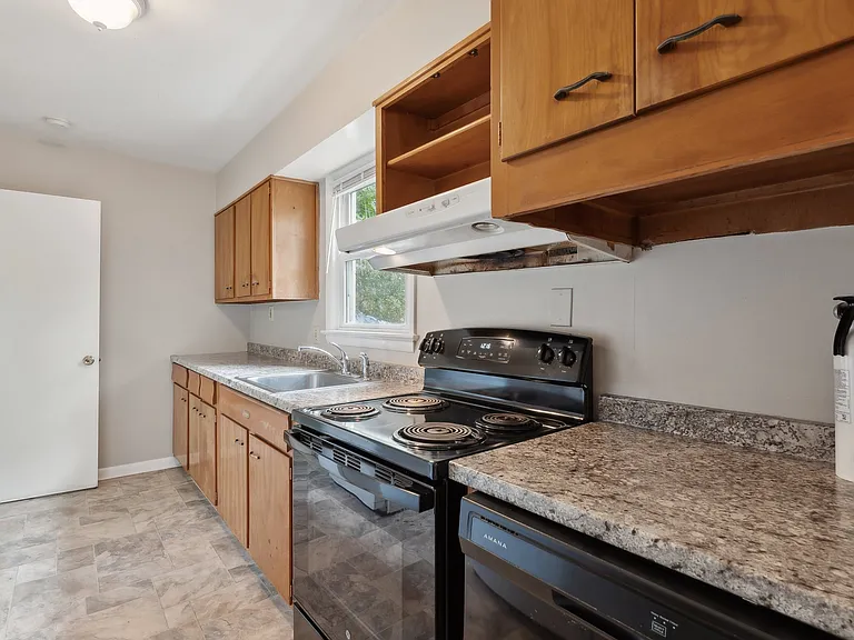 7510 Girard Ave — Photo 3