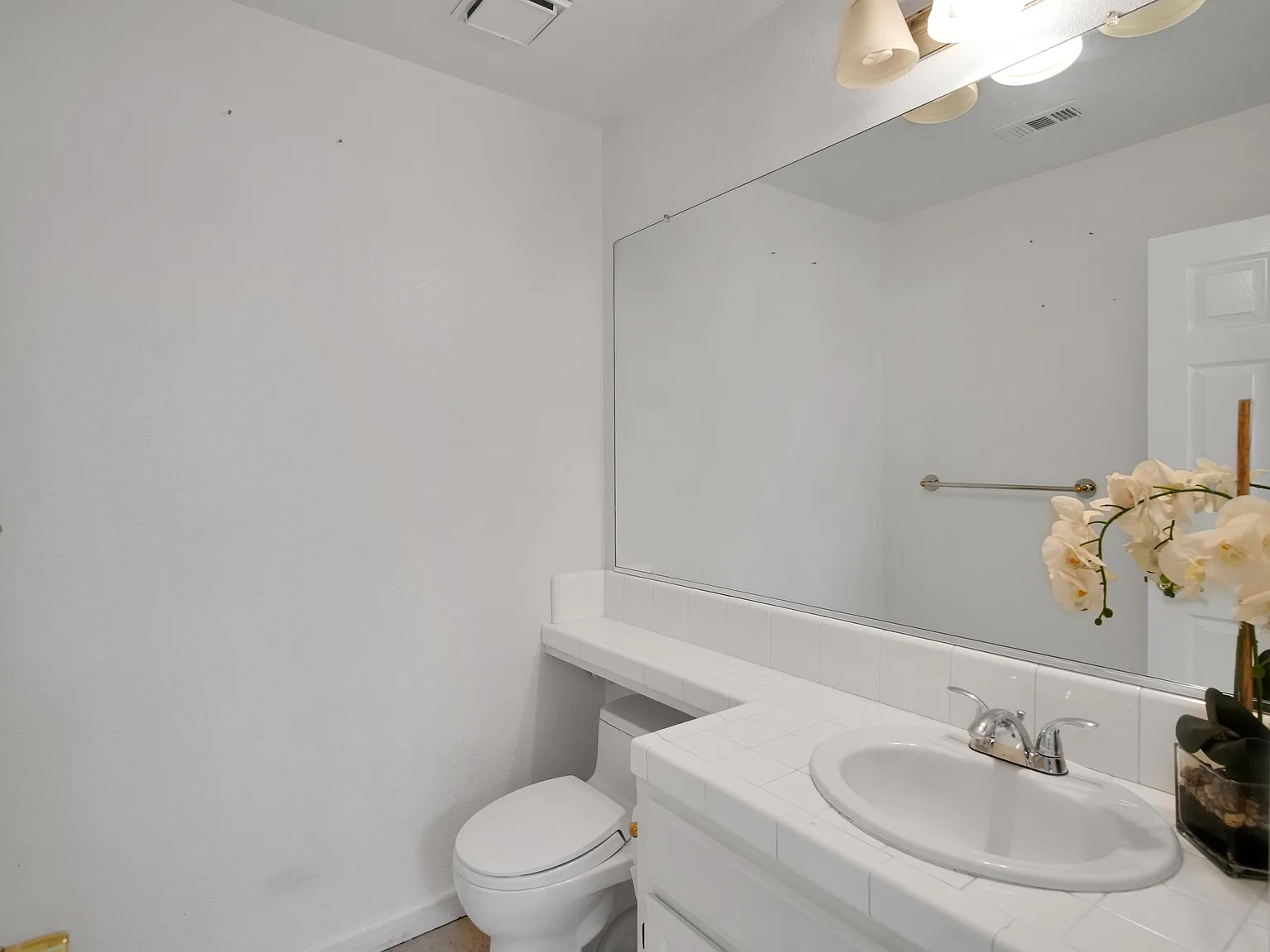 3 bed, 2101 sqft, $2,500 — Photo 3